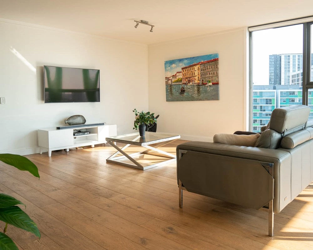 Kleo Cast Aluminium Fish Décor Piece On Stand 3 Kleo Cast Aluminium Fish Décor Piece On Stand