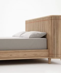 Karpenter INDOOR Koppar King Bed - European Oak